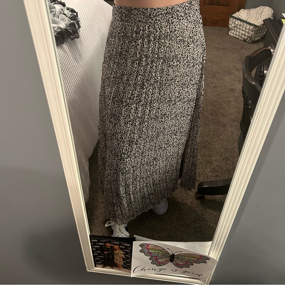 Dusty pink and black pleaded skirt